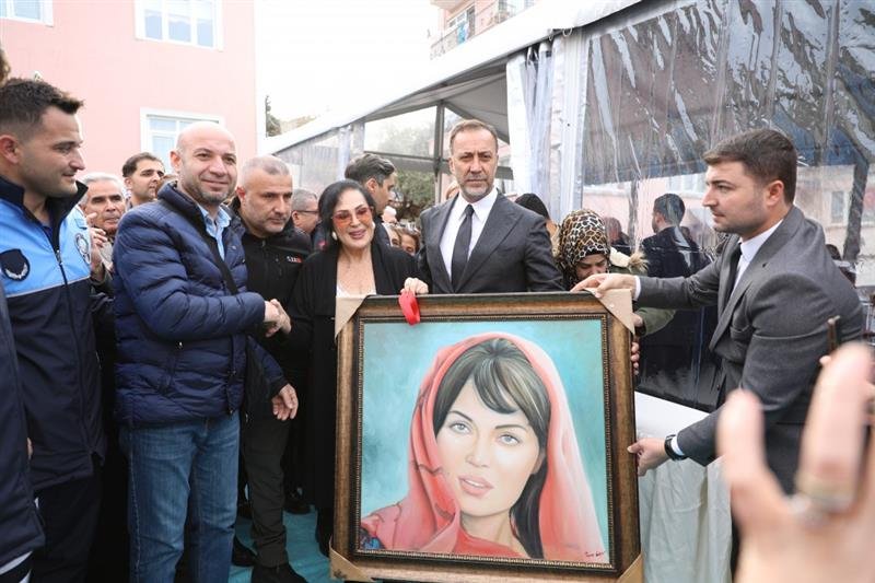 TÜRKAN ŞORAY SİLİVRİ BELEDİYESİ YEŞİLÇAM EVİ’NE HAYRAN KALDI!