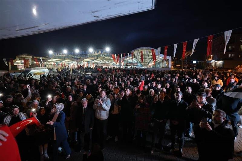 BAŞKAN YILMAZ GÜMÜŞYAKA’DA SESLENDİ: “SOSYAL BELEDİYECİLİĞİN KİTABINI YAZDIK”